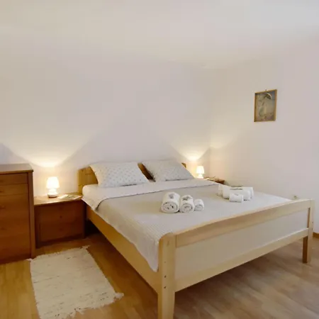 Grosse In Babici Mit Garten Und Terrasse By Interhome *