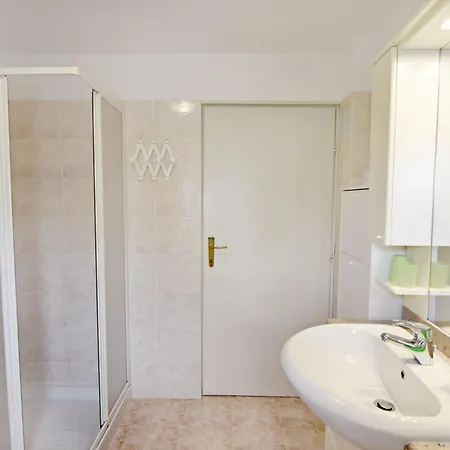 Grosse In Babici Mit Garten Und Terrasse By Interhome Lägenhet
