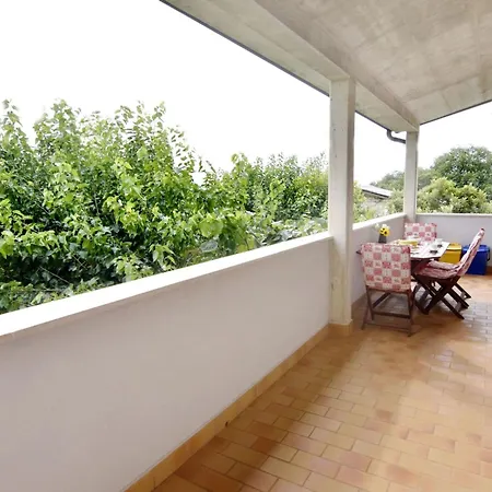 Grosse In Babici Mit Garten Und Terrasse By Interhome Lägenhet *