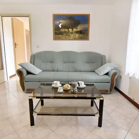 Grosse In Babici Mit Garten Und Terrasse By Interhome Lägenhet