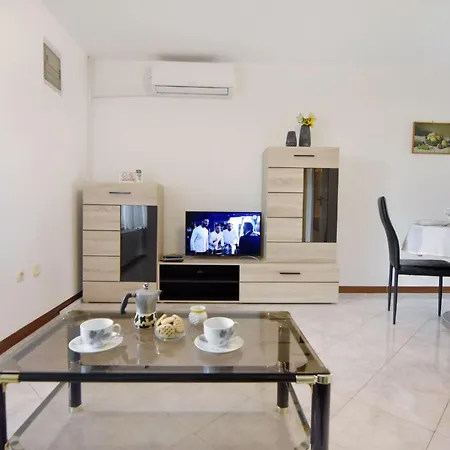 Grosse In Babici Mit Garten Und Terrasse By Interhome *