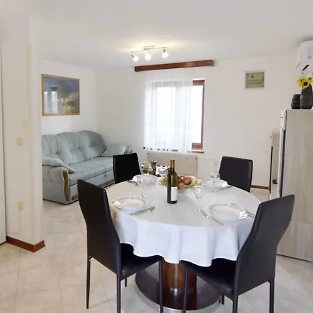 Grosse In Babici Mit Garten Und Terrasse By Interhome * ウマグ