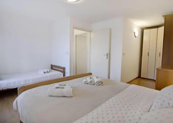 Grosse In Babici Mit Garten Und Terrasse By Interhome Lejlighed *