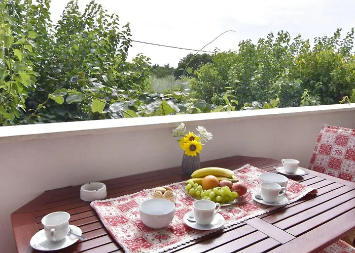 Grosse In Babici Mit Garten Und Terrasse By Interhome Lejlighed Umag