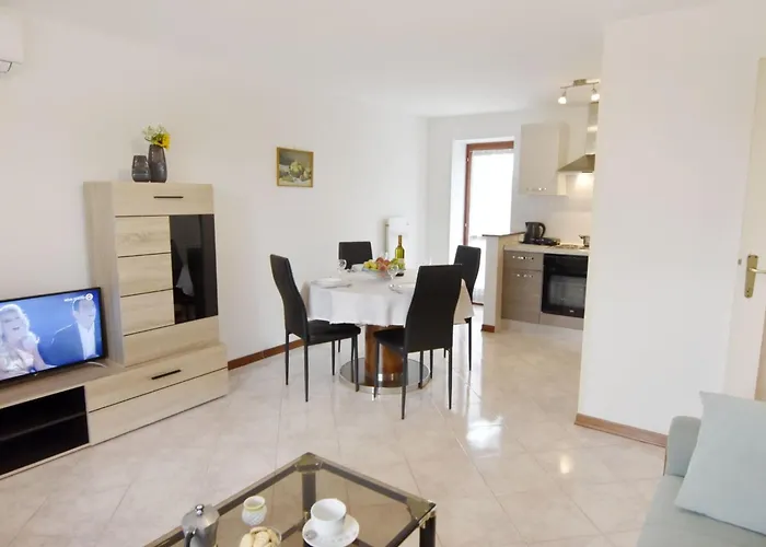Grosse In Babici Mit Garten Und Terrasse By Interhome *
