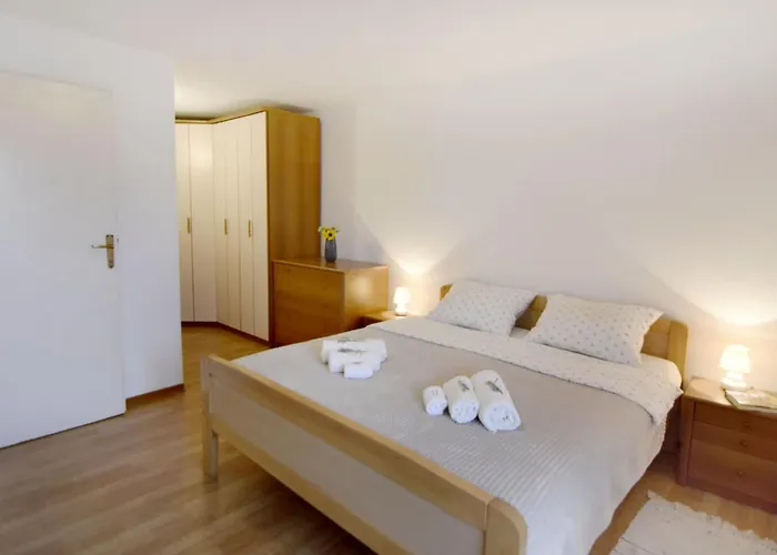 Διαμέρισμα Grosse In Babici Mit Garten Und Terrasse By Interhome