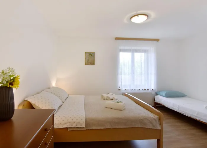 Grosse In Babici Mit Garten Und Terrasse By Interhome * Ουμάγκ