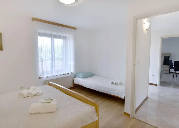 Grosse In Babici Mit Garten Und Terrasse By Interhome Διαμέρισμα *