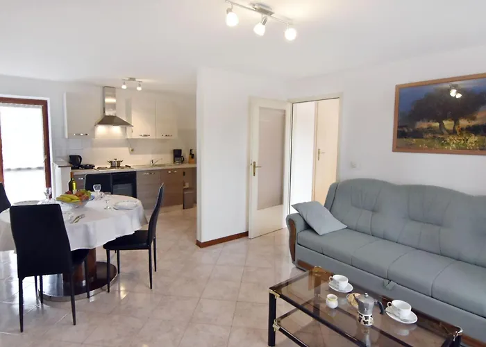 Διαμέρισμα Grosse In Babici Mit Garten Und Terrasse By Interhome