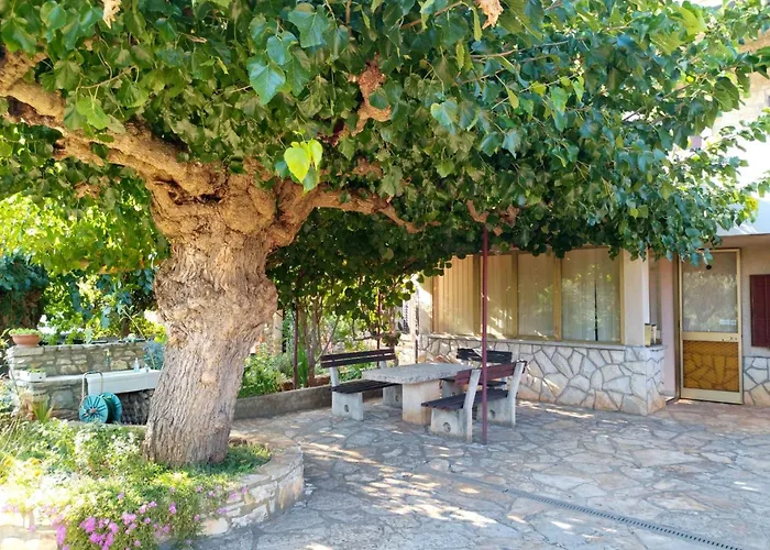 Διαμέρισμα Grosse In Babici Mit Garten Und Terrasse By Interhome Ουμάγκ
